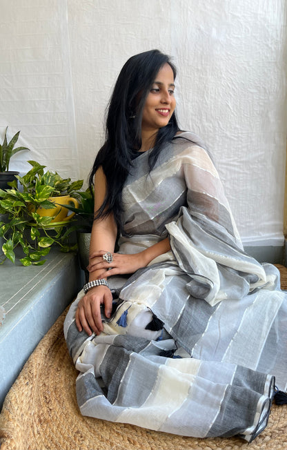 Dharini | Grey and off white mul cotton saree