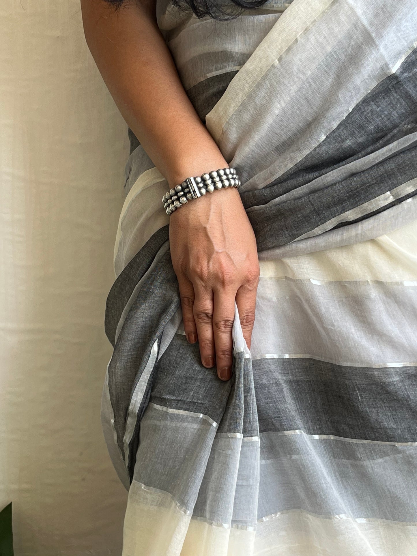 Dharini | Grey and off white mul cotton saree