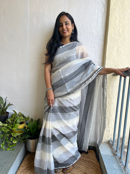 Dharini | Grey and off white mul cotton saree