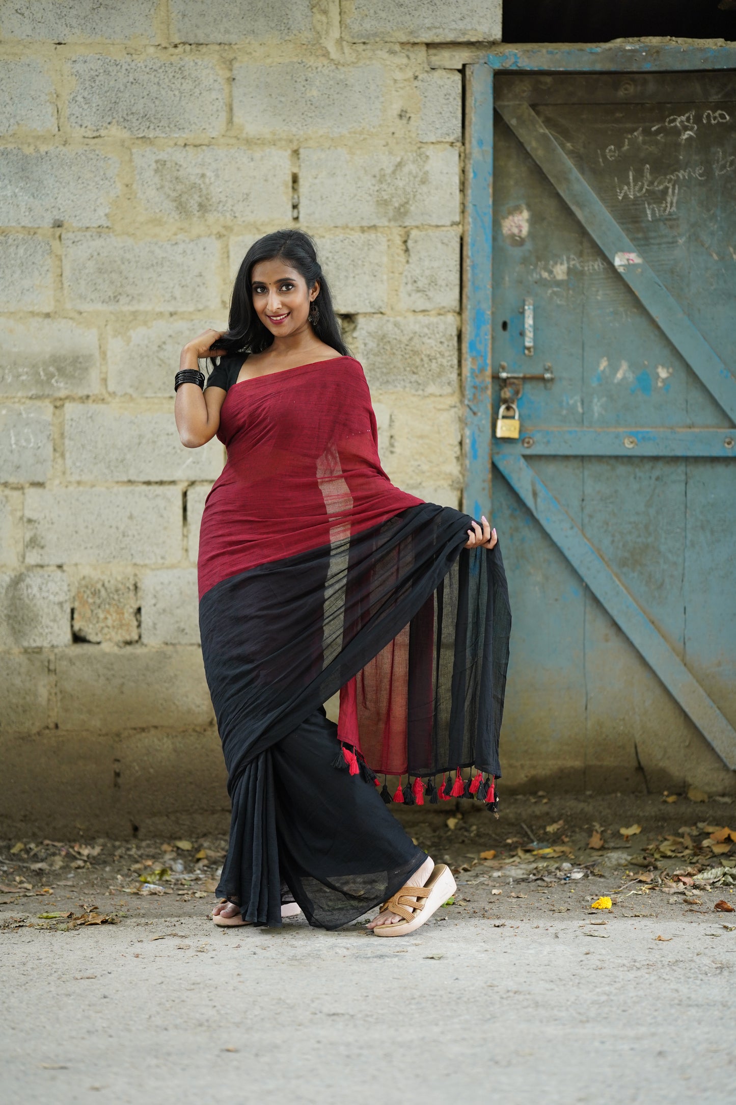 Sanyukta l Maroon And Black Mul Cotton Saree