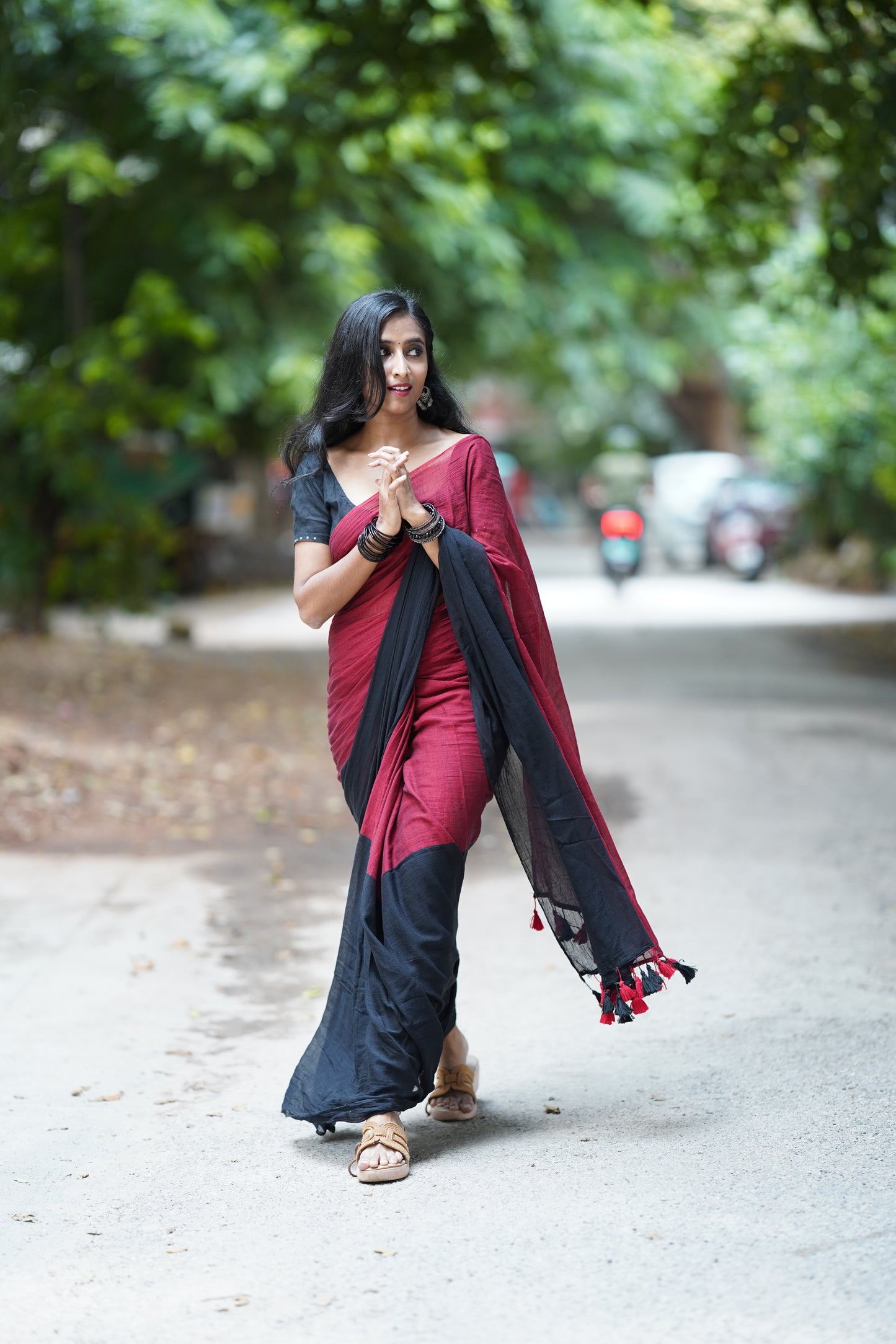 Sanyukta l Maroon And Black Mul Cotton Saree