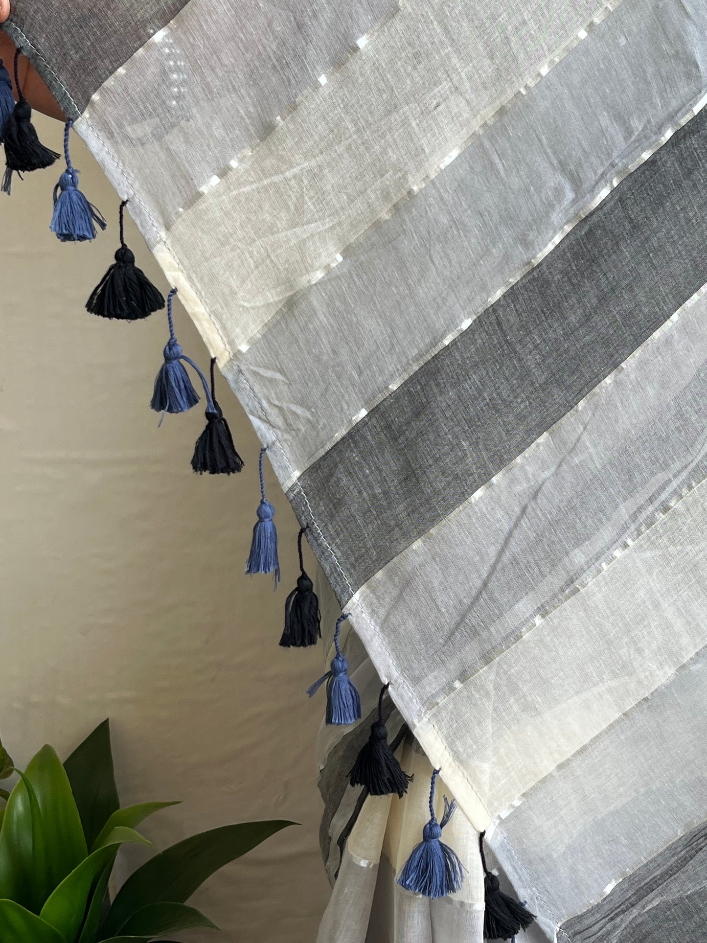 Dharini | Grey and off white mul cotton saree