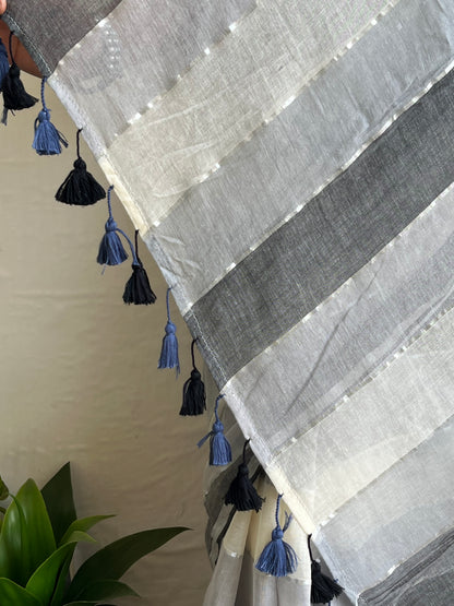 Dharini | Grey and off white mul cotton saree
