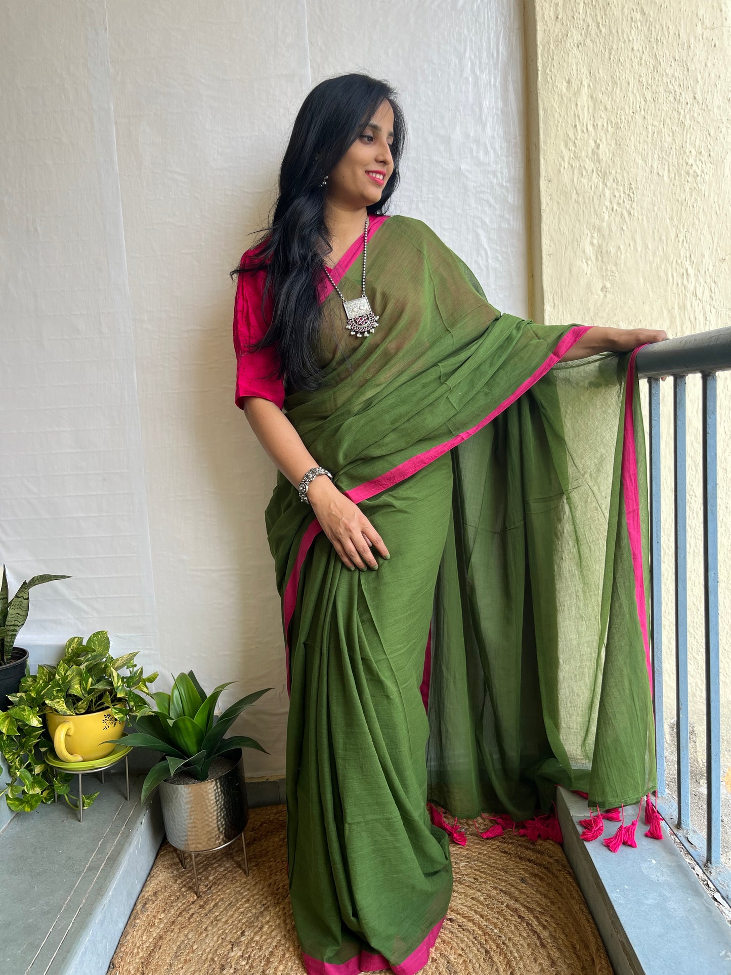 Saadgi l Plain mul cotton saree with border