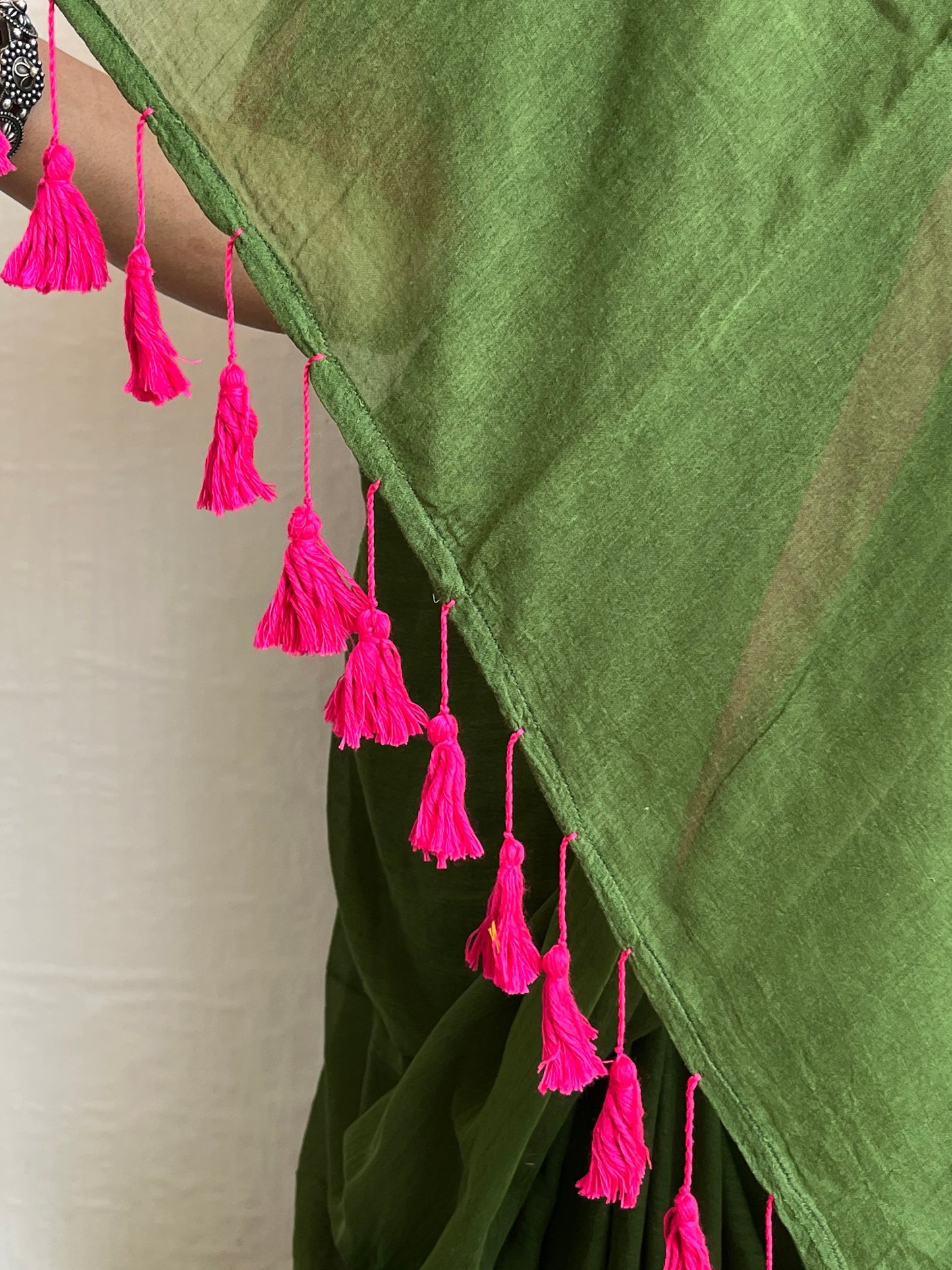 Saadgi l Plain mul cotton saree with border