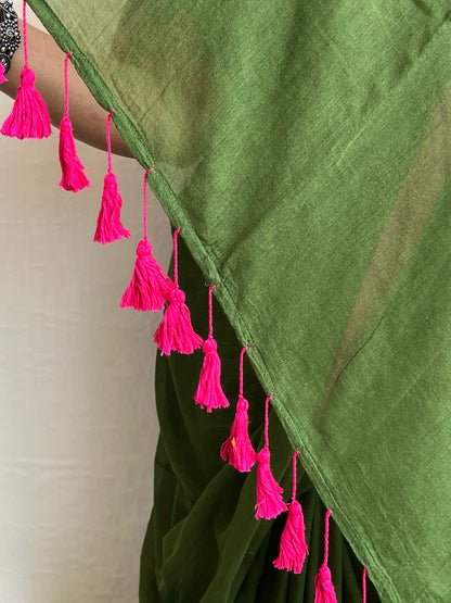 Saadgi l Plain mul cotton saree with border